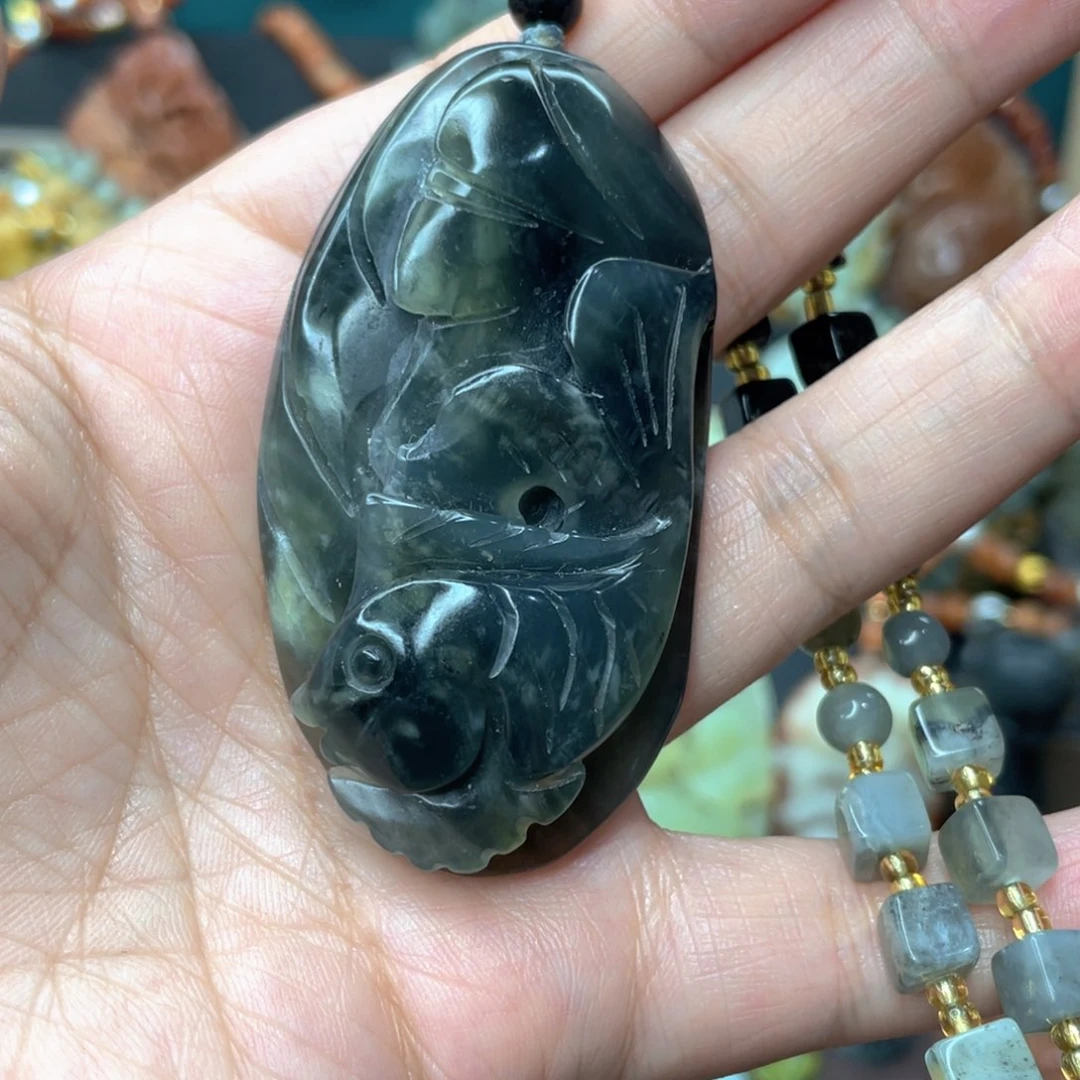 蛇纹石玉颈饰未镶嵌