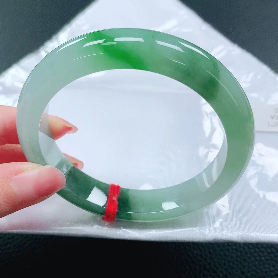 翡翠手镯未镶嵌58圈