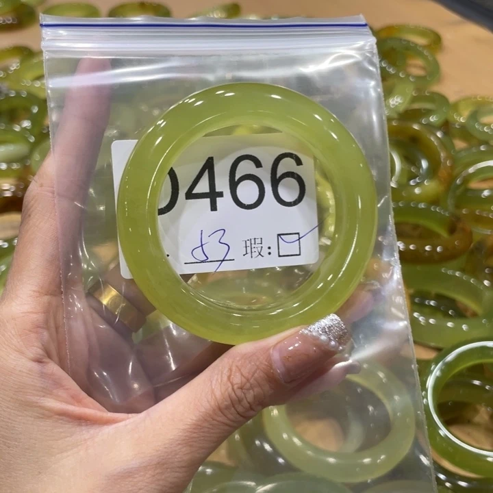 未镶嵌蛇纹石玉手镯?*