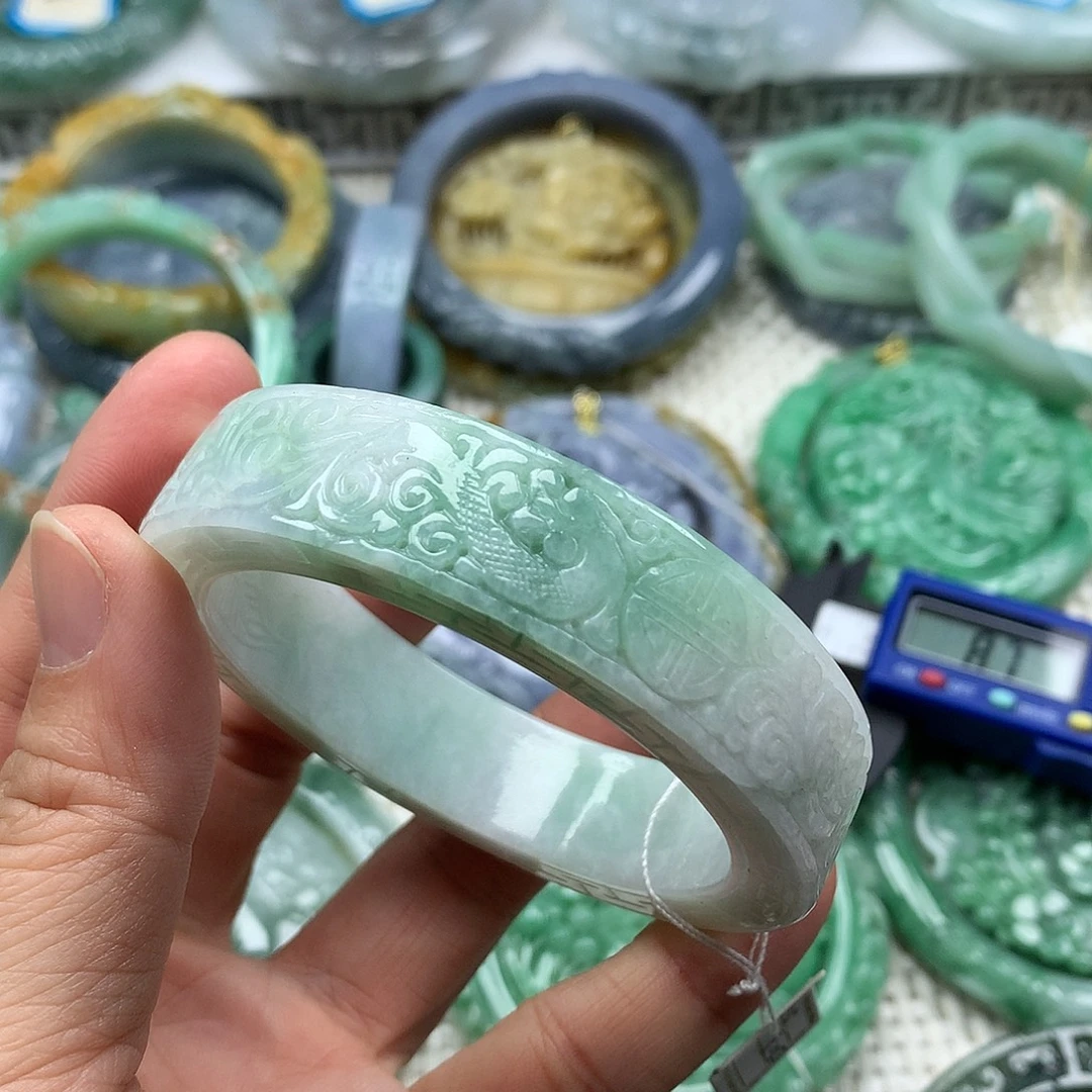 翡翠未镶嵌手镯复古风格