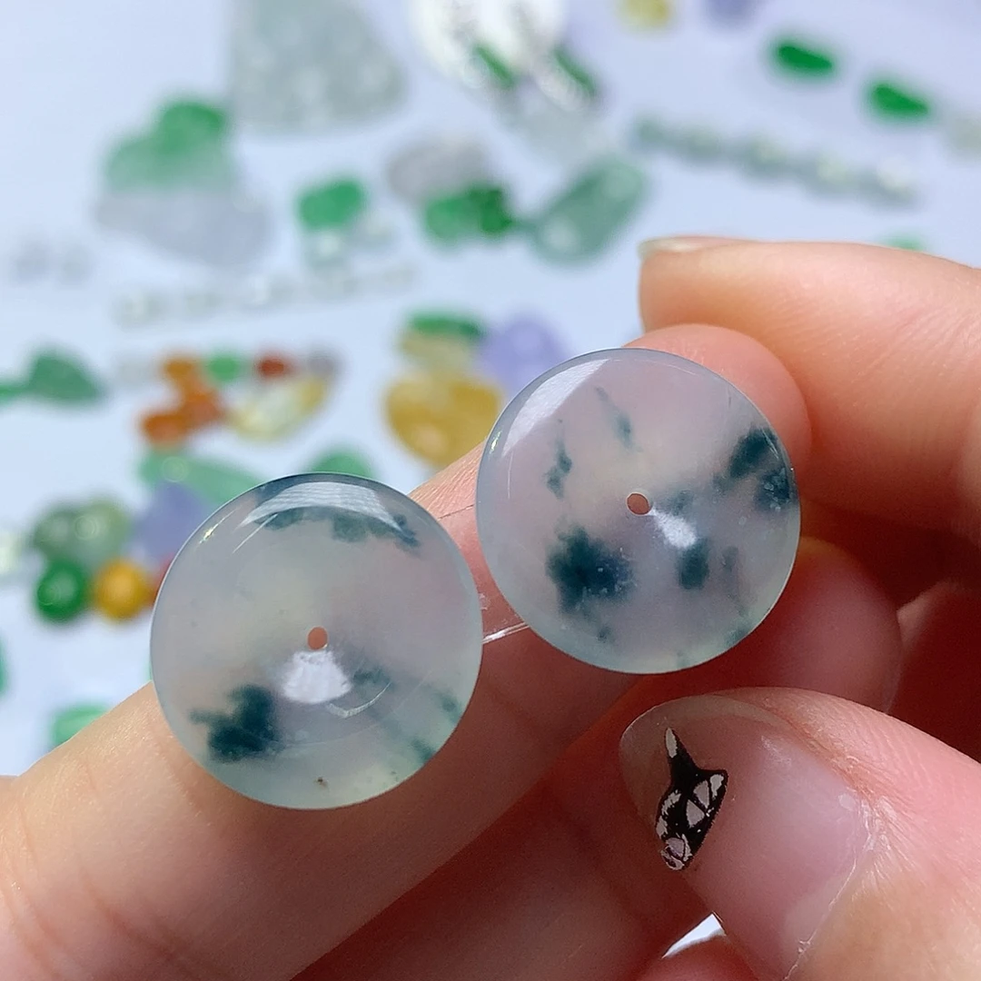 翡翠未镶嵌颈饰扣