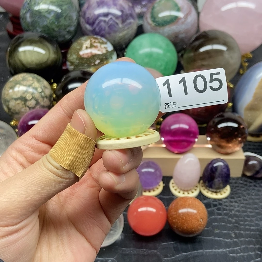 水晶摆件未镶嵌江**人摆件