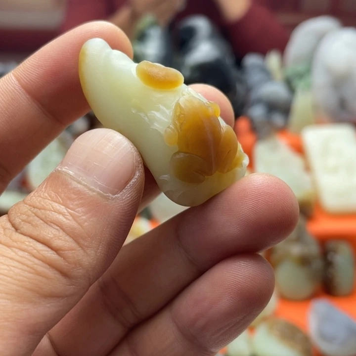 未镶嵌和田玉（糖玉）挂件