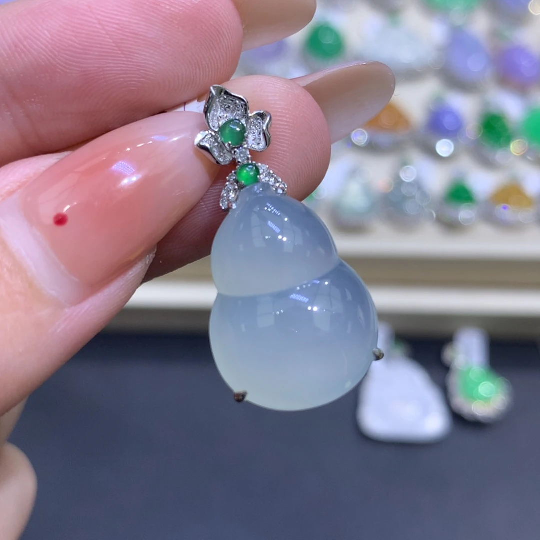 翡翠18K金镶嵌颈饰翡翠