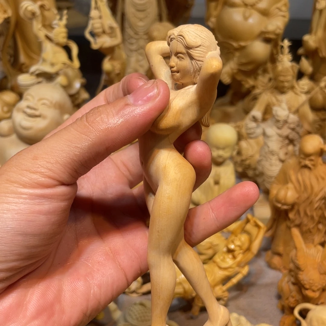 黄杨木瑕疵裸女摆件