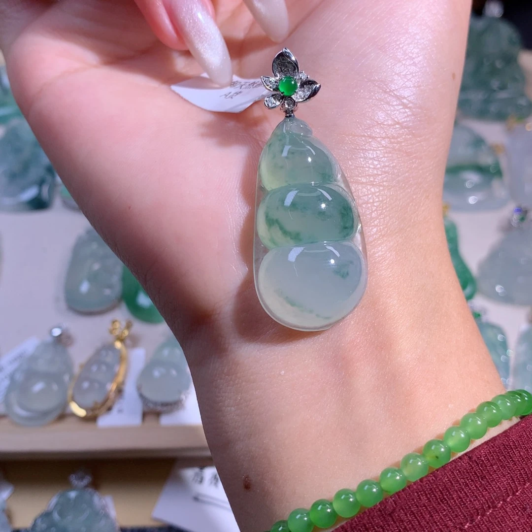 翡翠吊坠(不含链)18K金镶嵌