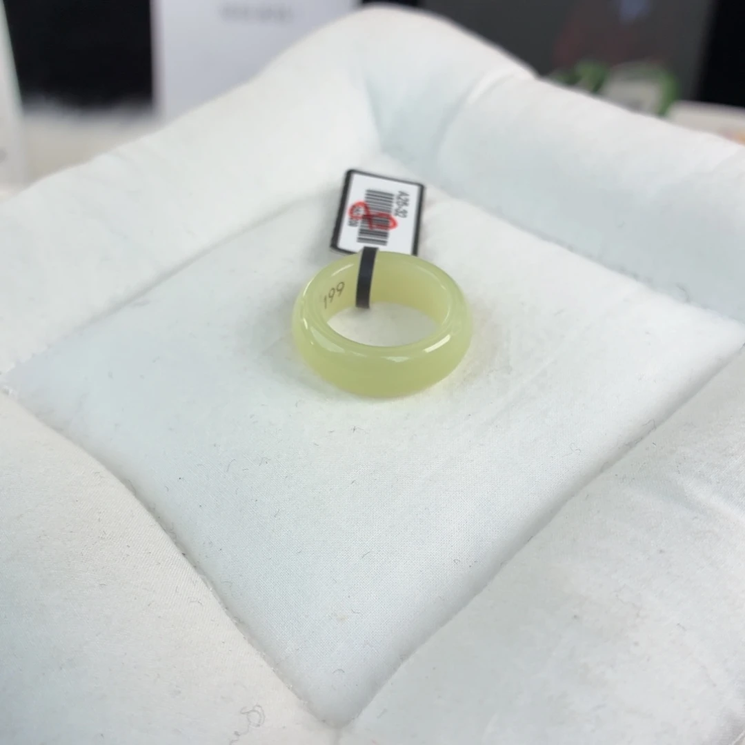 和田玉未镶嵌戒指Q63果绿轮胎16.8不退换