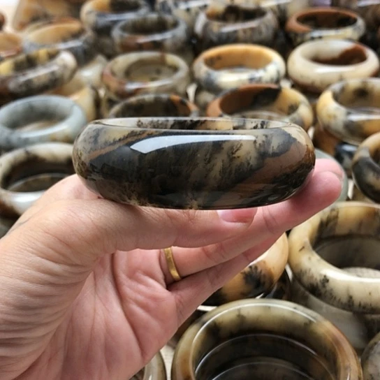 未镶嵌手镯石英质玉62口径680米