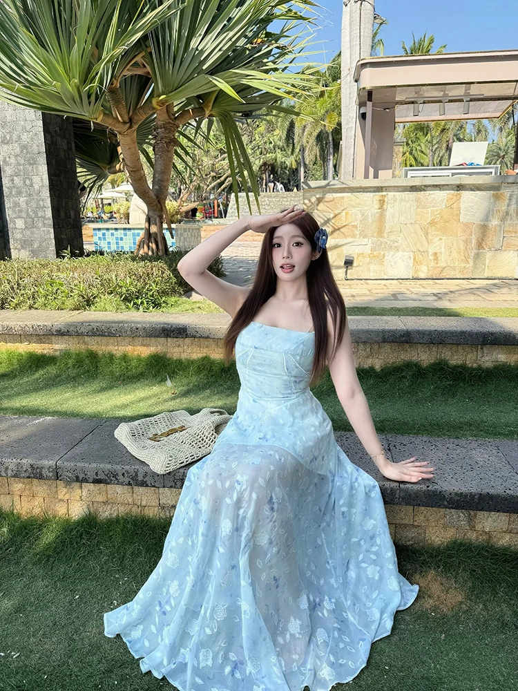 70不是七十吊带连衣裙女2025新款开春气质穿搭修身海边法式长裙