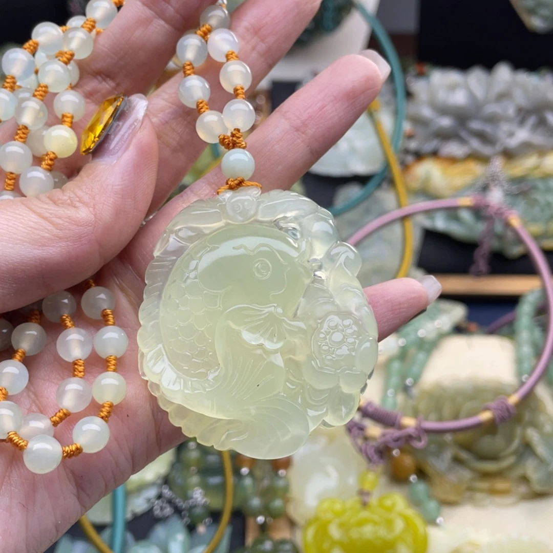 蛇纹石玉颈饰未镶嵌