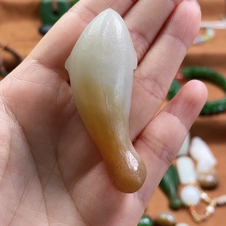 s****颈饰未镶嵌和田玉（白玉）