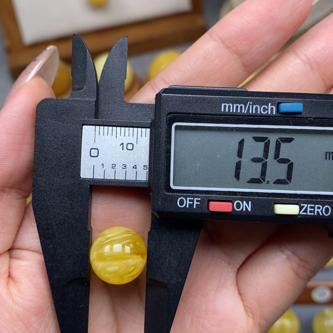 蜜蜡未镶嵌珠宝奇石