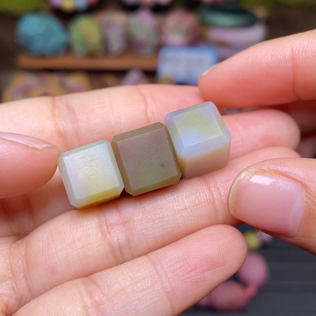 玛瑙/玉髓珠宝半成品未镶嵌盐源玛瑙年底清货