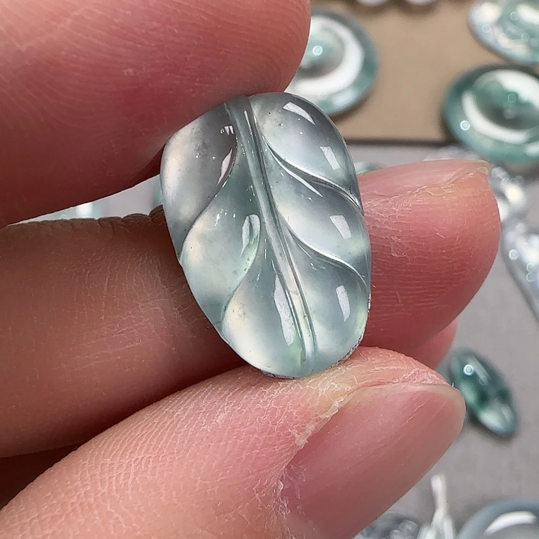 翡翠未镶嵌颈饰