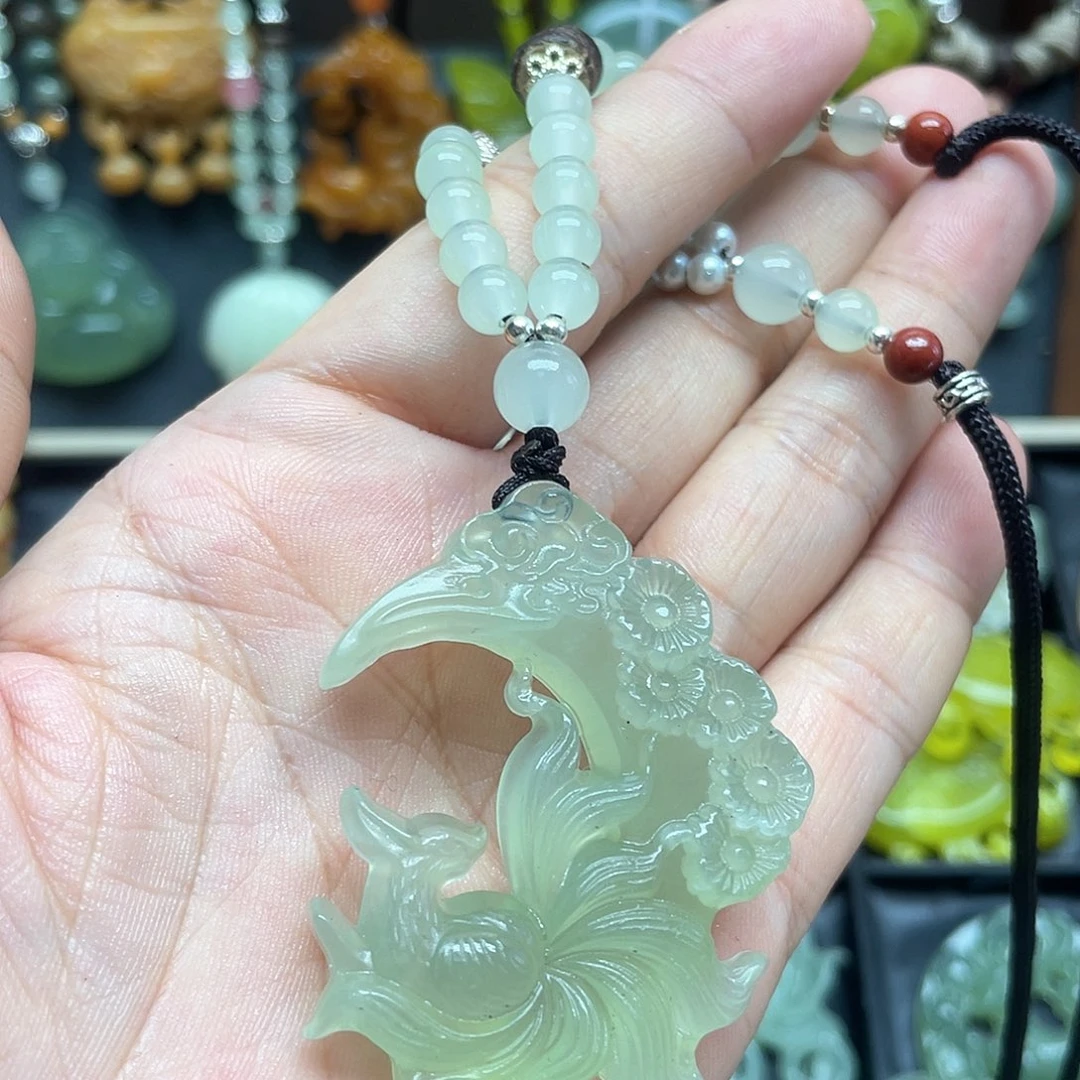 蛇纹石玉未镶嵌颈饰