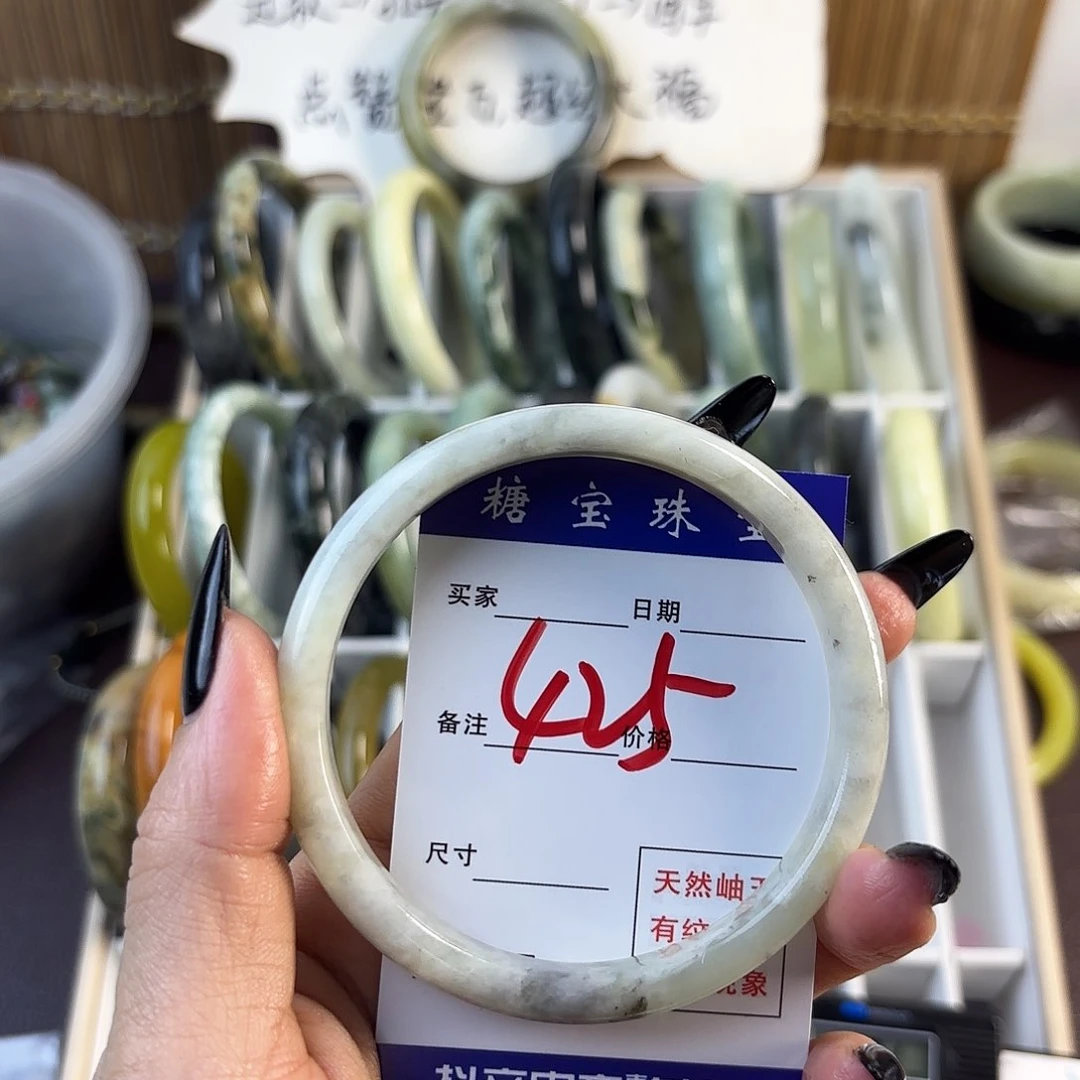 蛇纹石玉手镯未镶嵌小*羊