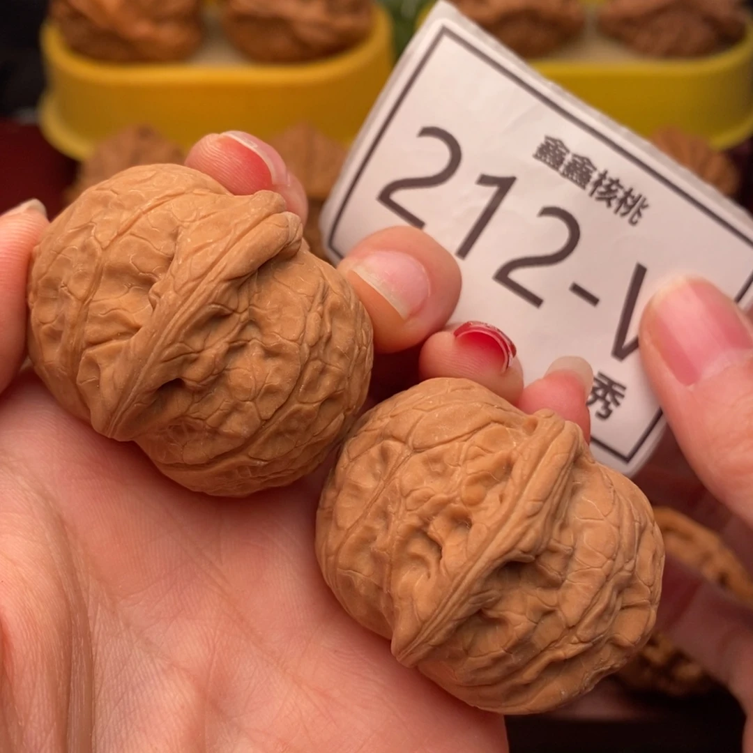 桃核把件乾隆磨40……