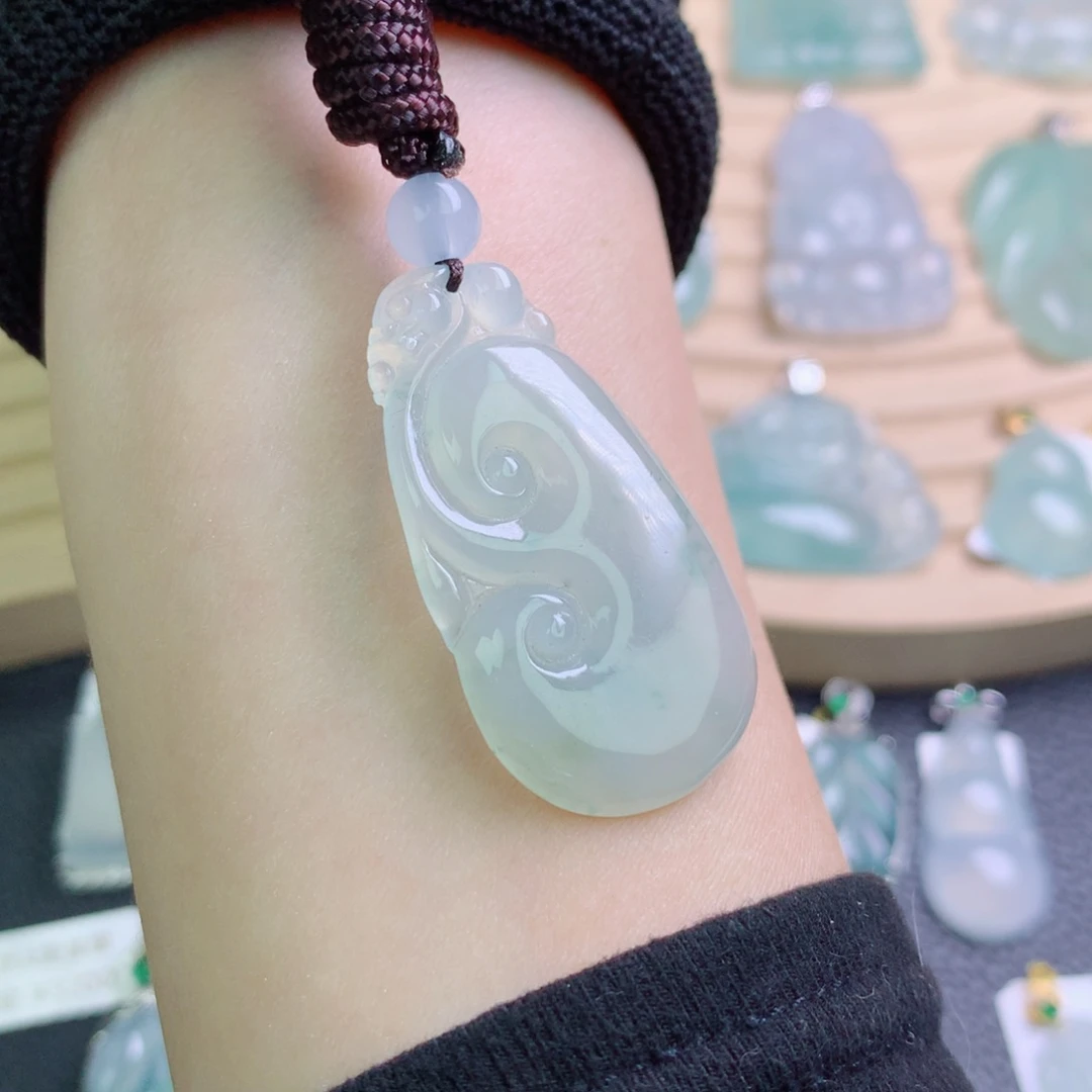 翡翠未镶嵌颈饰吊坠