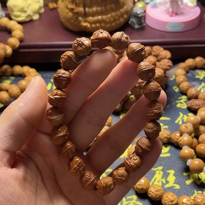 龙纹桃核雕刻瑕疵吞金兽