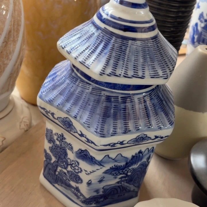 微瑕青花瓷器值得购买