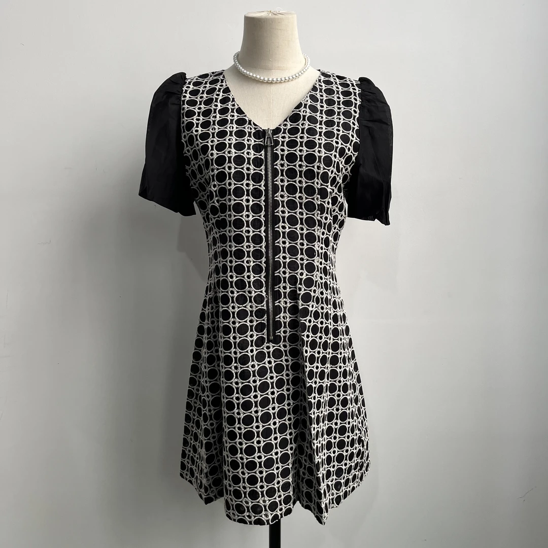 B6104 女士夏季泡泡袖V领设计感镂空连衣裙