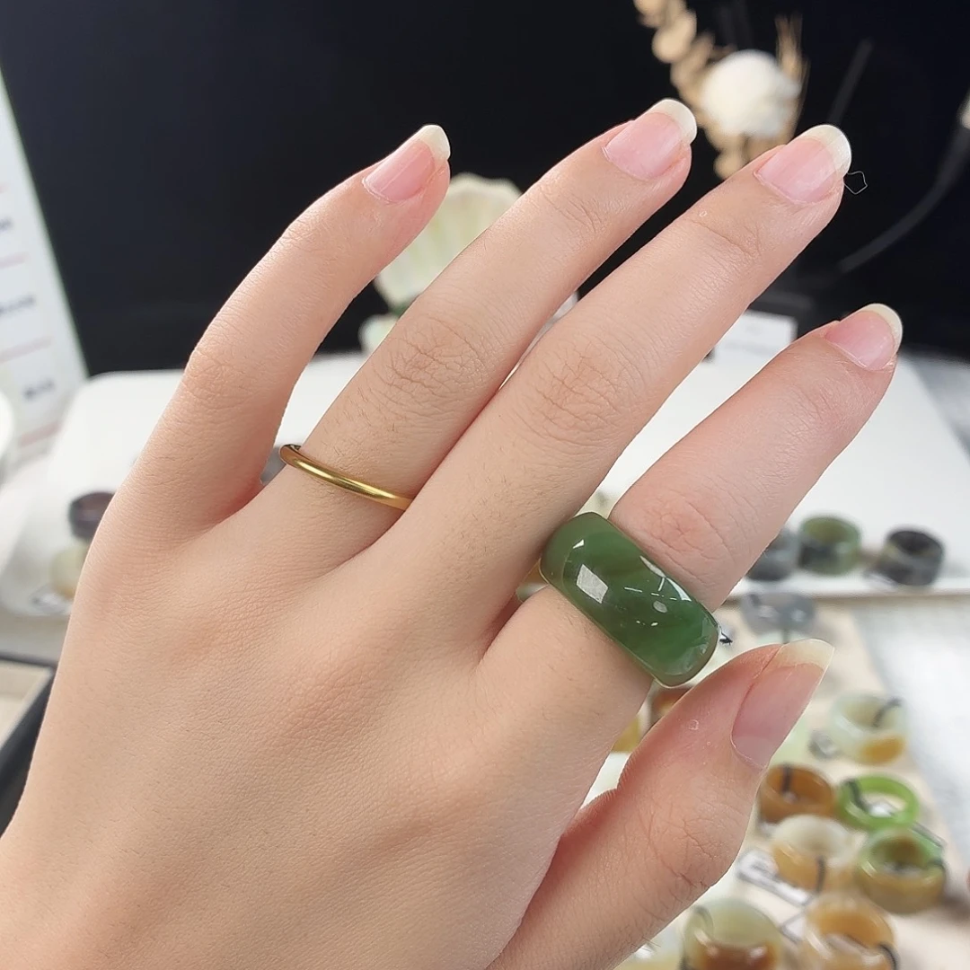 和田玉未镶嵌戒指x44绿底青花轮胎16.8不退换