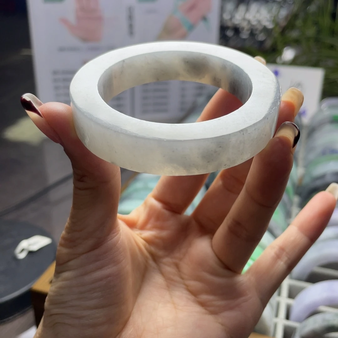 定制翡翠未镶嵌翡翠手镯