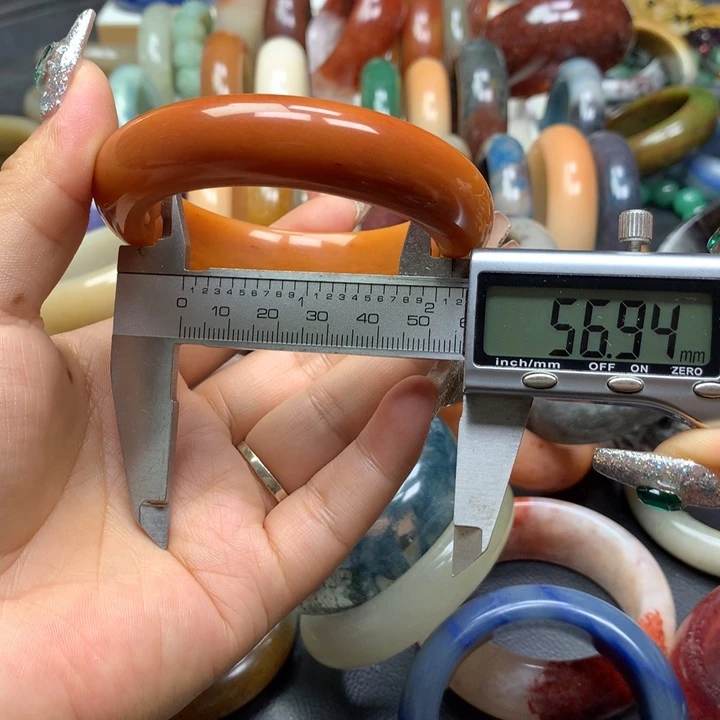 未镶嵌手镯石英质玉