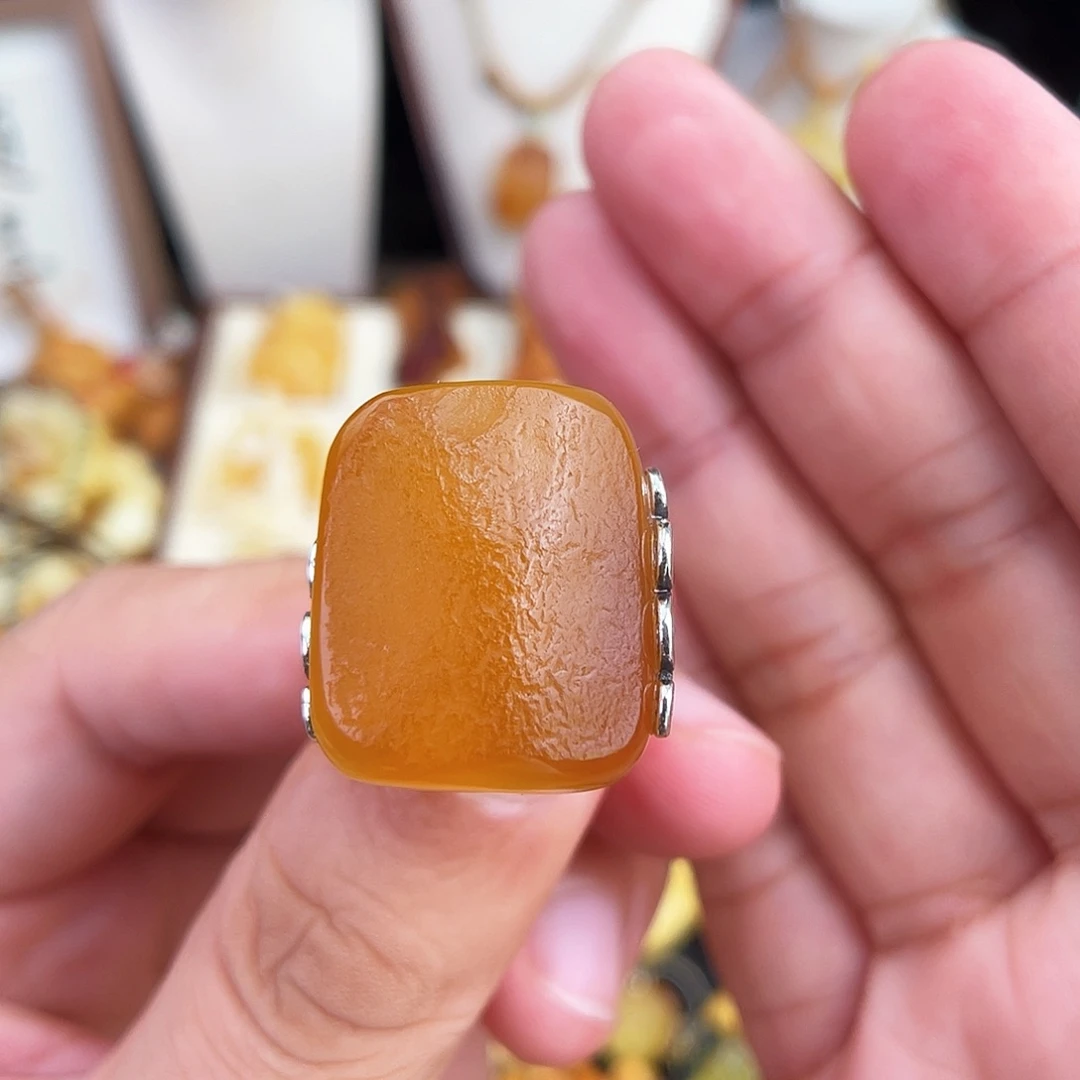 未镶嵌琥珀珠宝奇石