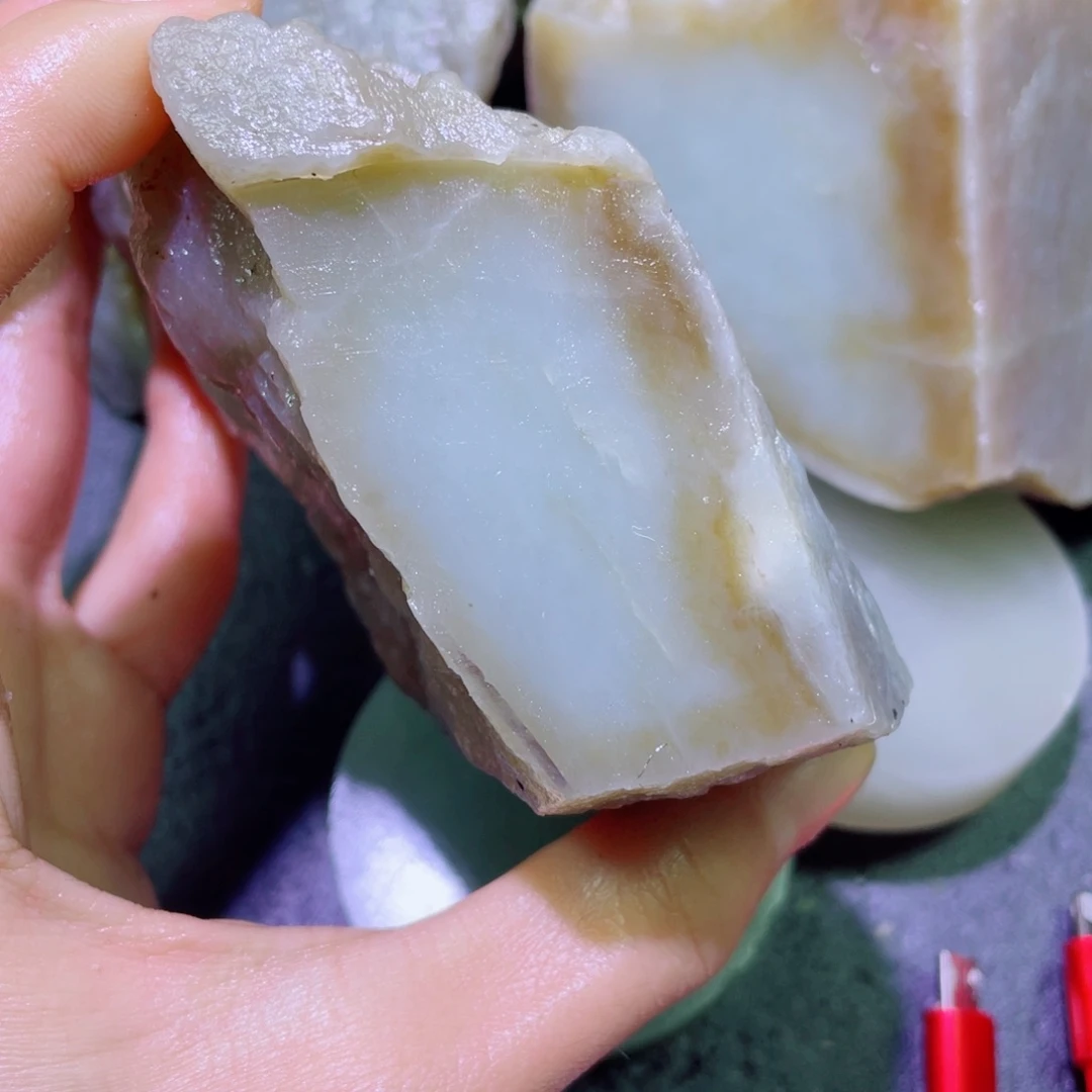 和田玉未镶嵌珠宝半成品