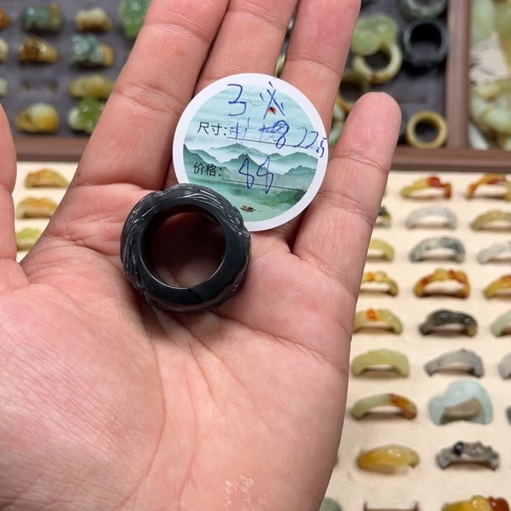 蛇纹石玉戒指合金春****雨