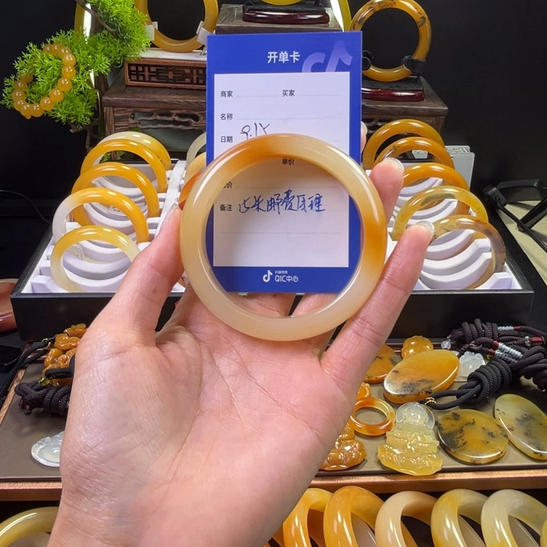 未镶嵌手镯石英质玉