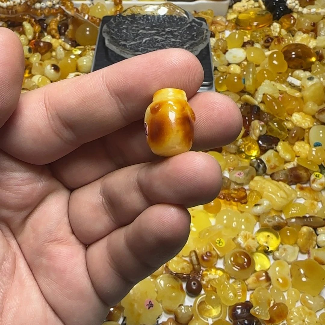 琥珀未镶嵌裸石2.2克