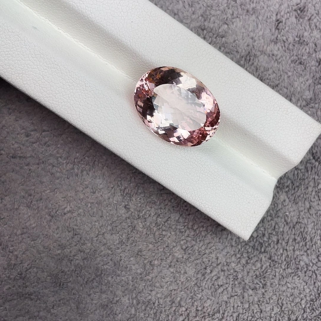 未镶嵌裸石绿柱石（摩根石）15.7Ct