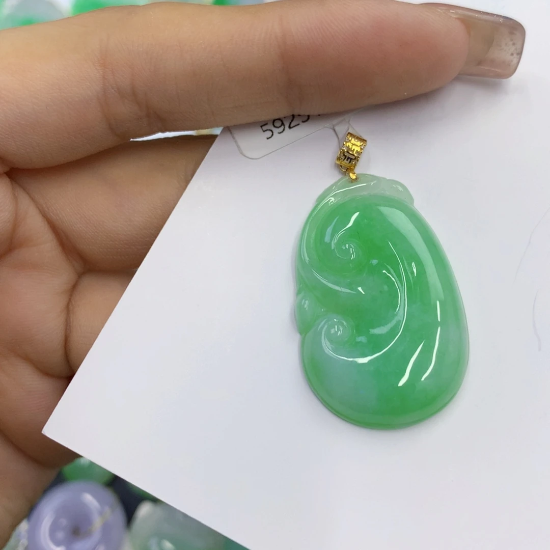 翡翠18K金镶嵌颈饰翡翠
