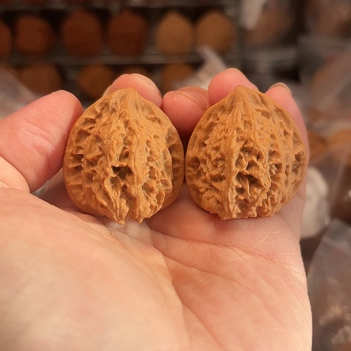 1文玩核桃独角樽鸡心35-528