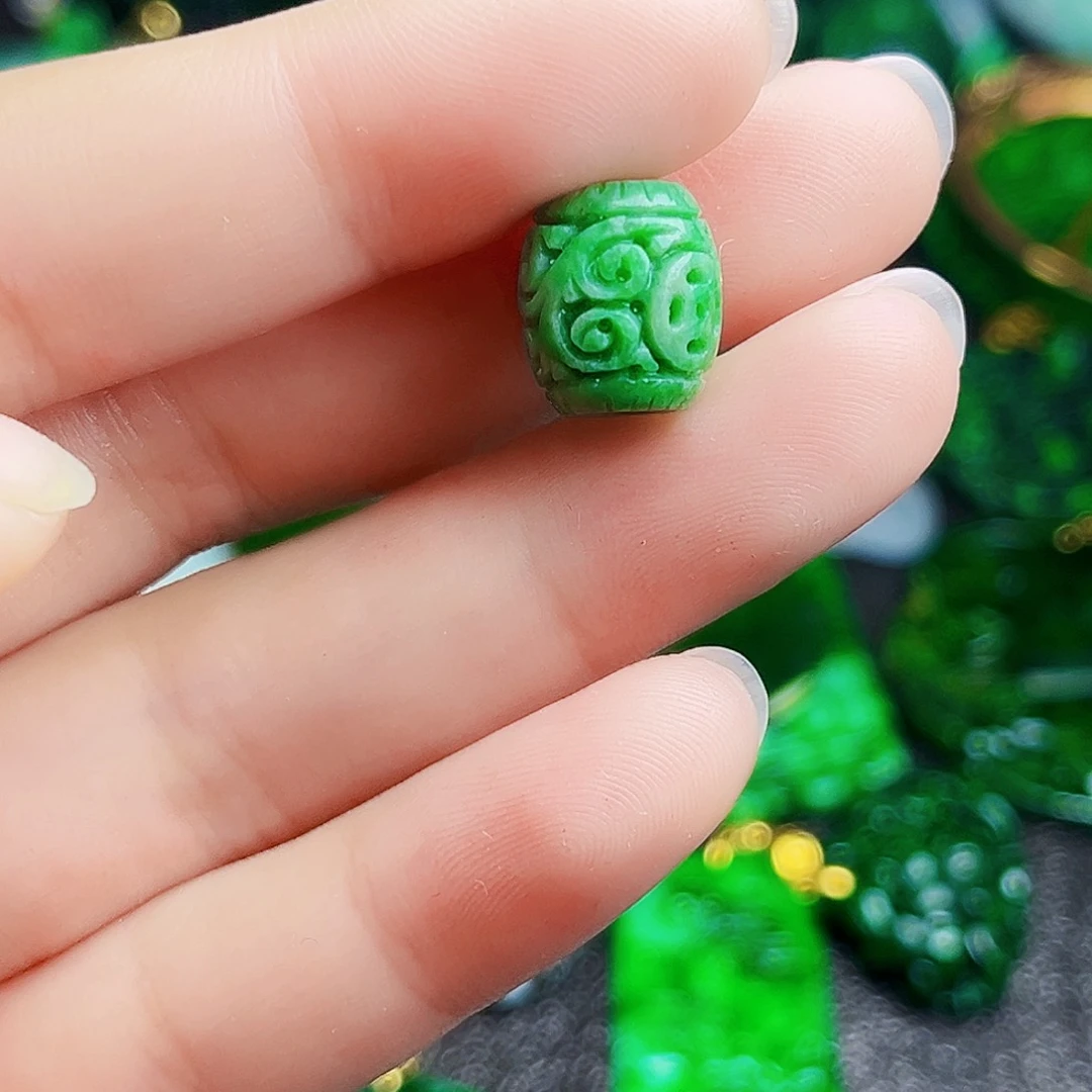 颈饰未镶嵌翡翠多样性