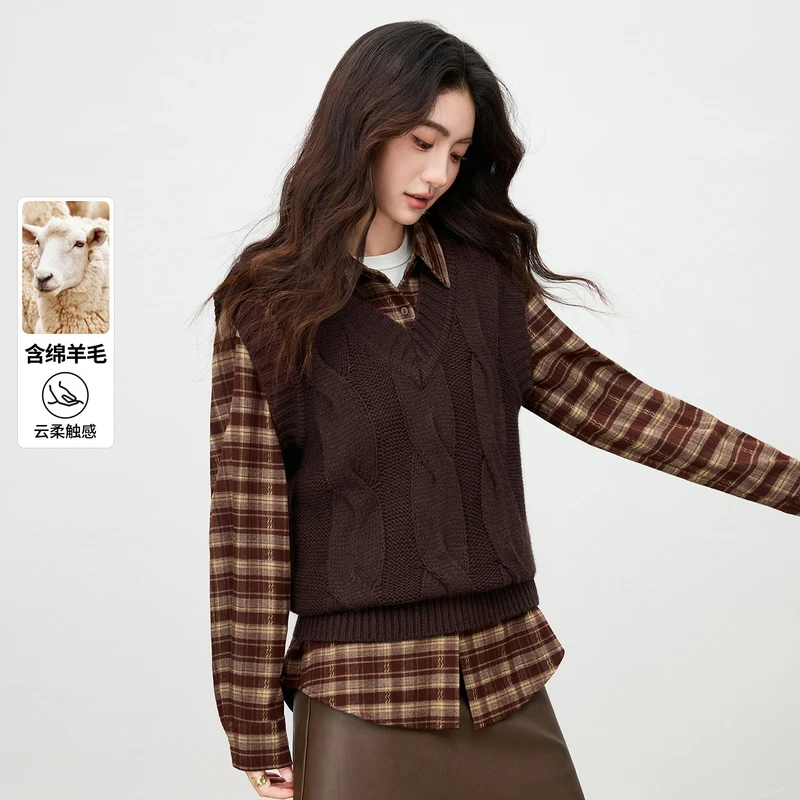 尚都比拉简约通勤V领麻花绞花肌理宽松显瘦含绵羊毛马夹B4041