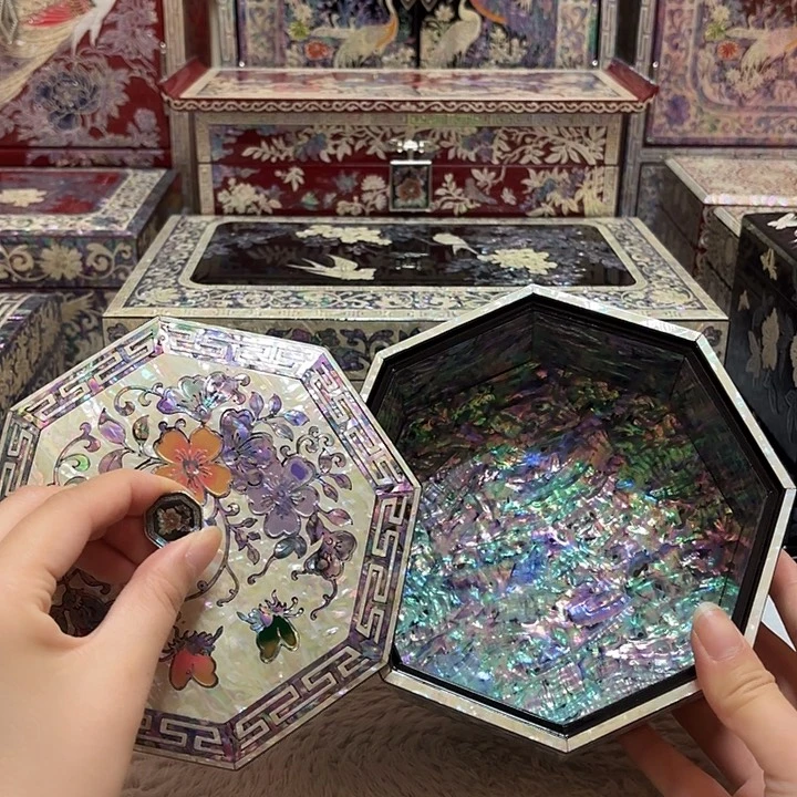 蝶恋花满贝底八宝盒