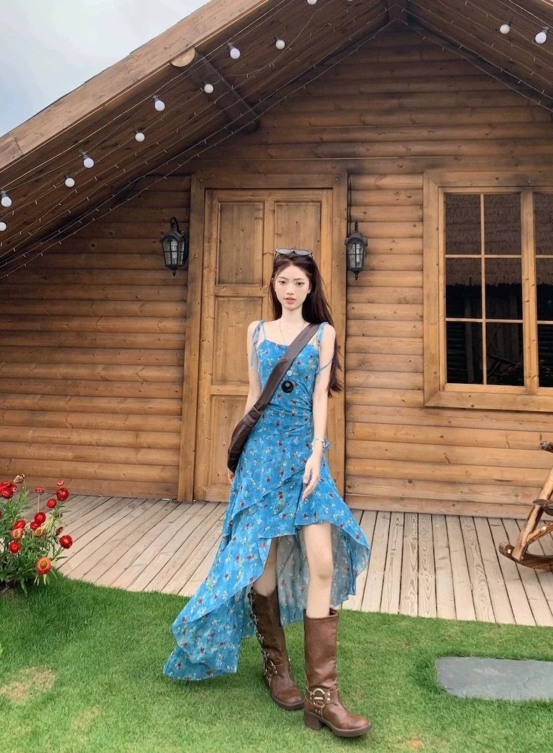 海岛度假旅游碎花吊带韩系ins不规则夏天法式复古小个子连衣裙