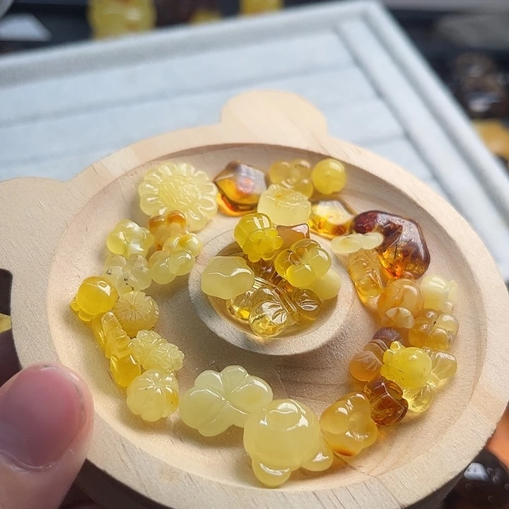 未镶嵌颈饰琥珀蜜蜡