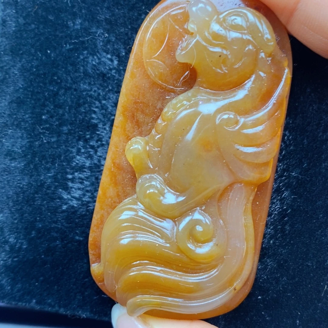 未镶嵌石英质玉（黄龙玉）颈饰