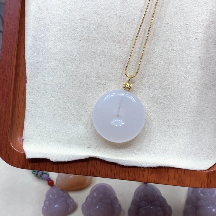 石英质玉颈饰合金