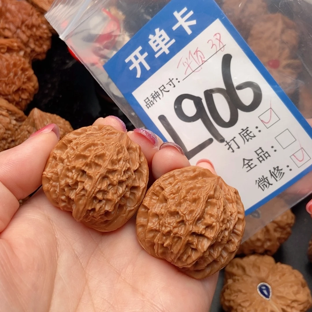 L****吊坠桃核核桃平狮子