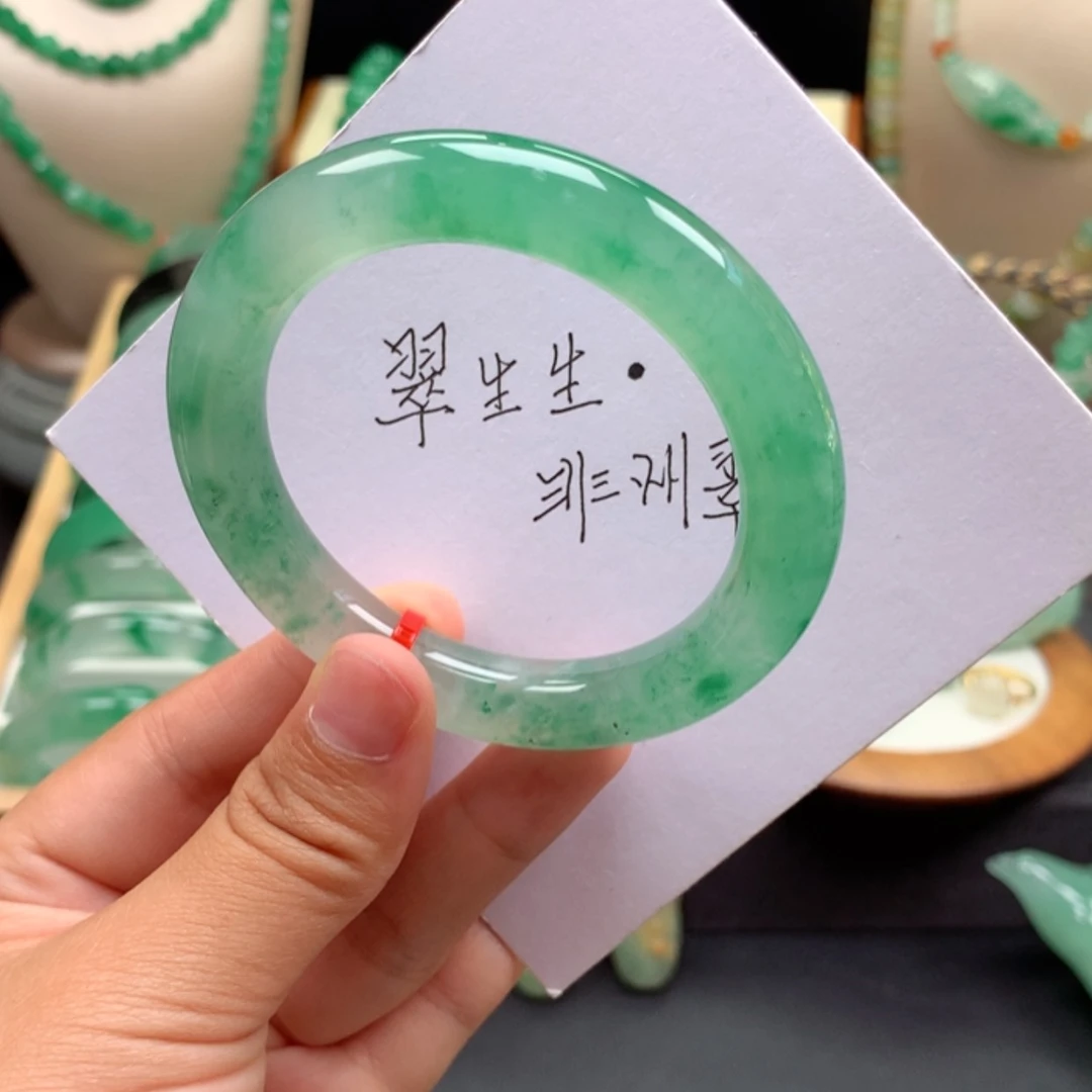 【闪购商品】未镶嵌手镯石英质玉