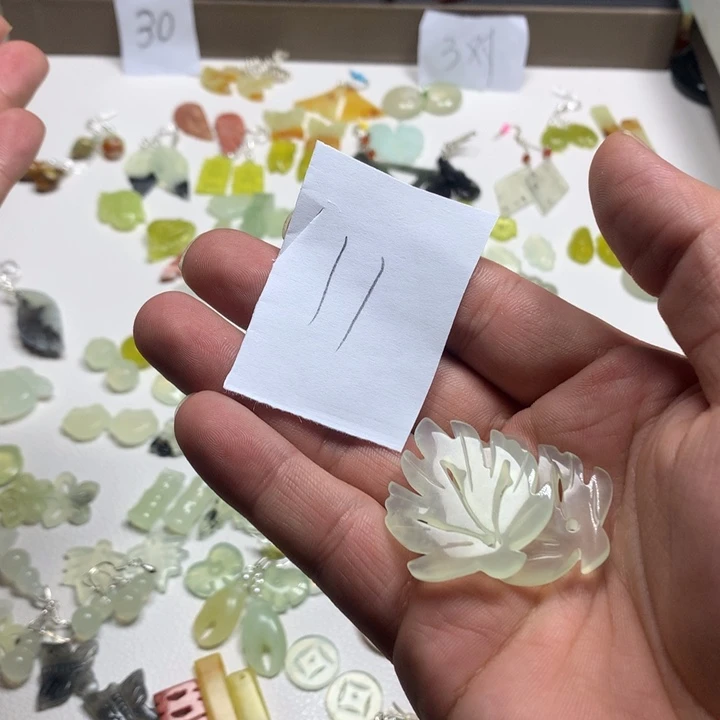 蛇纹石玉耳钉足银镀金镶嵌默*默