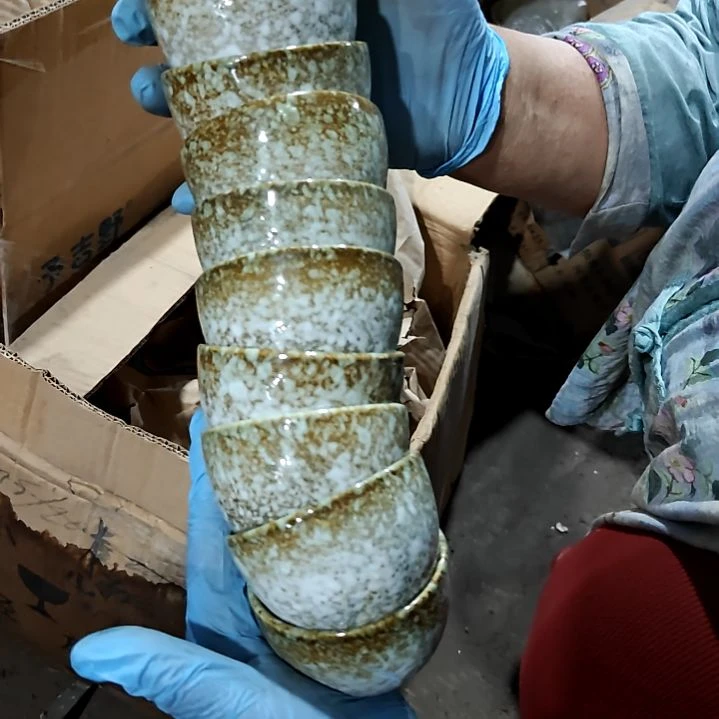 摆件盘子碗茶壶啥都有