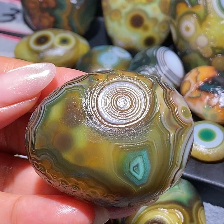 玛瑙/玉髓未镶嵌珠宝奇石120