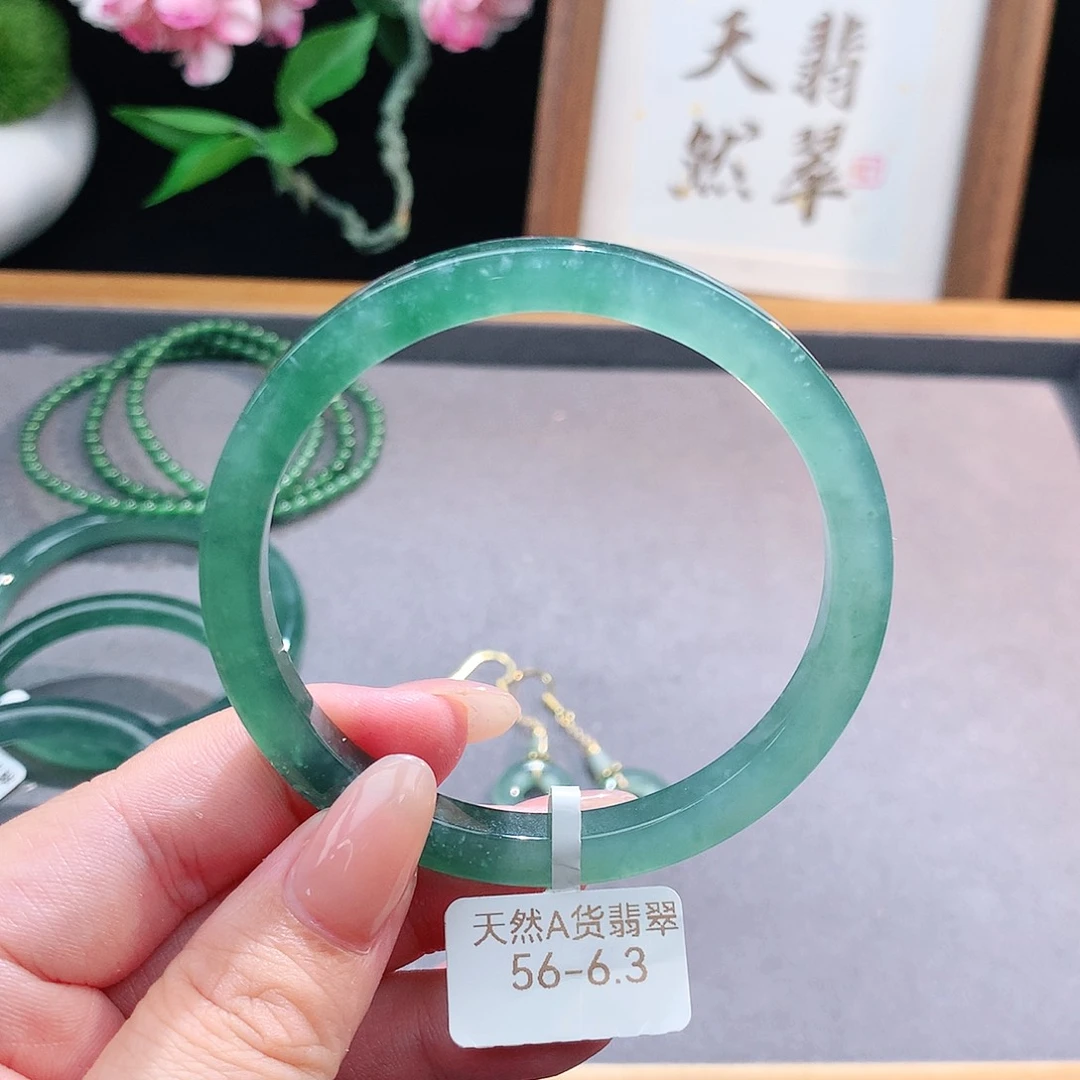 未镶嵌手镯（圆镯）翡翠