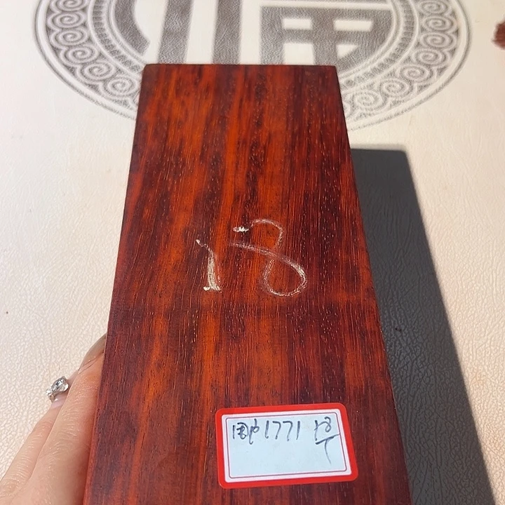 用***2紫檀木类成套家具